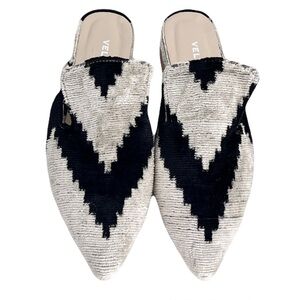 NWOB Velvetica Black & White Silk Velvet Chevron Mules Slides Slippers, Size 39